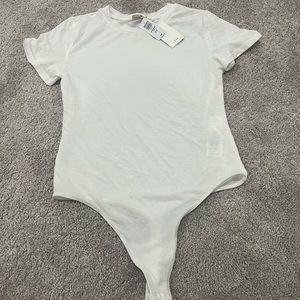 Aritzia baby tee size M in white